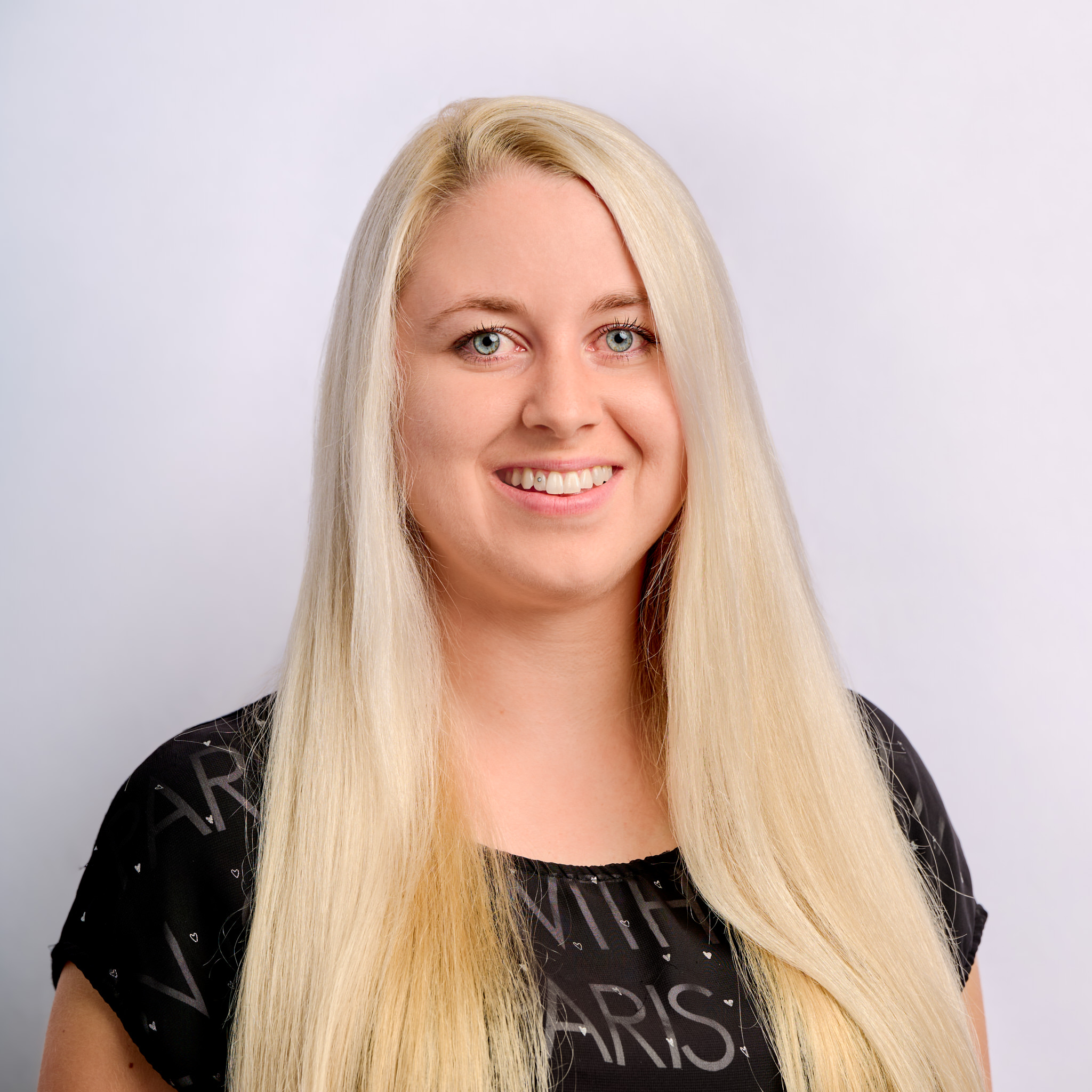 https://stage.haar-werk.ch/wp-content/uploads/2022/10/Jennifer-Germann.jpg