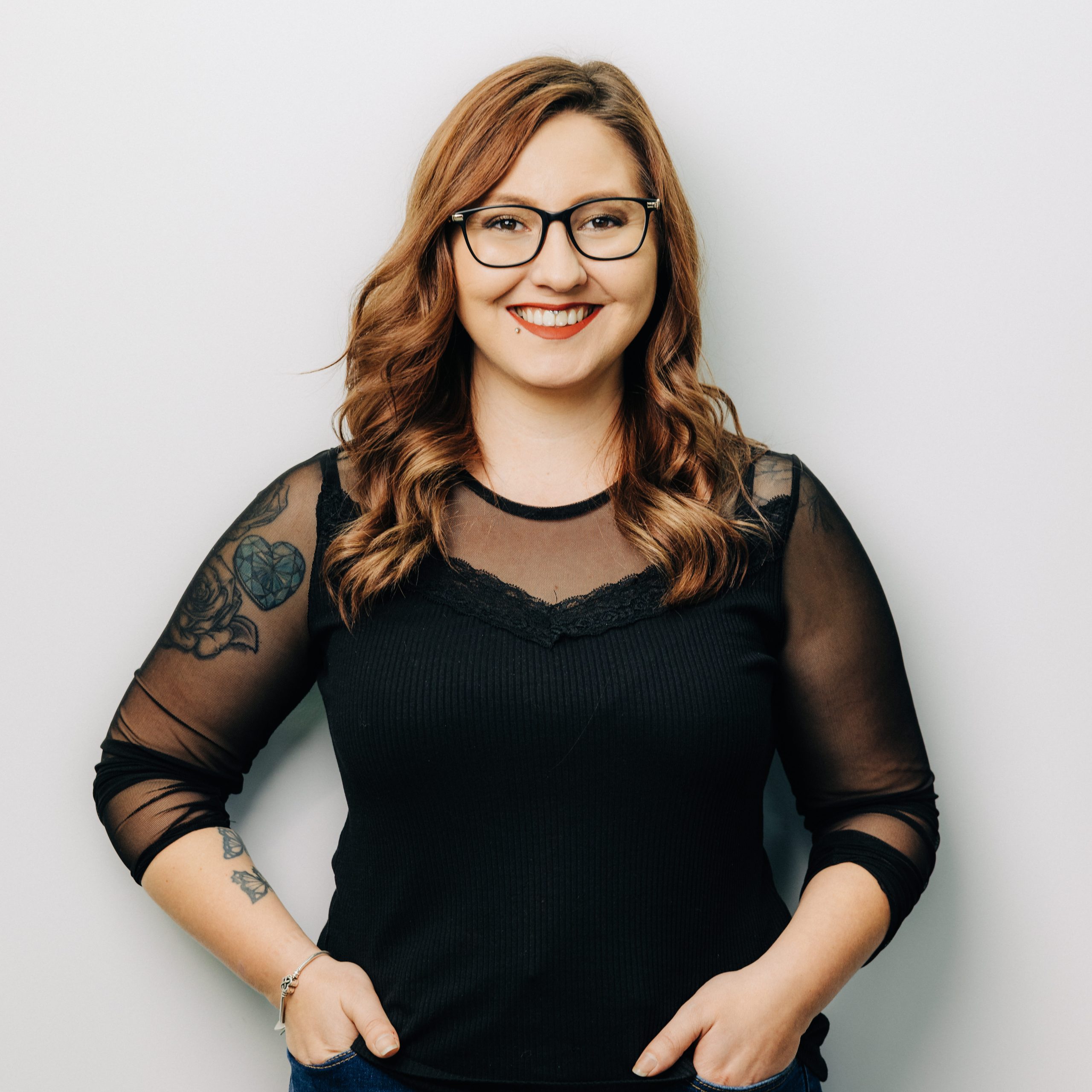 https://stage.haar-werk.ch/wp-content/uploads/2024/04/Samantha-Bernet-scaled.jpg