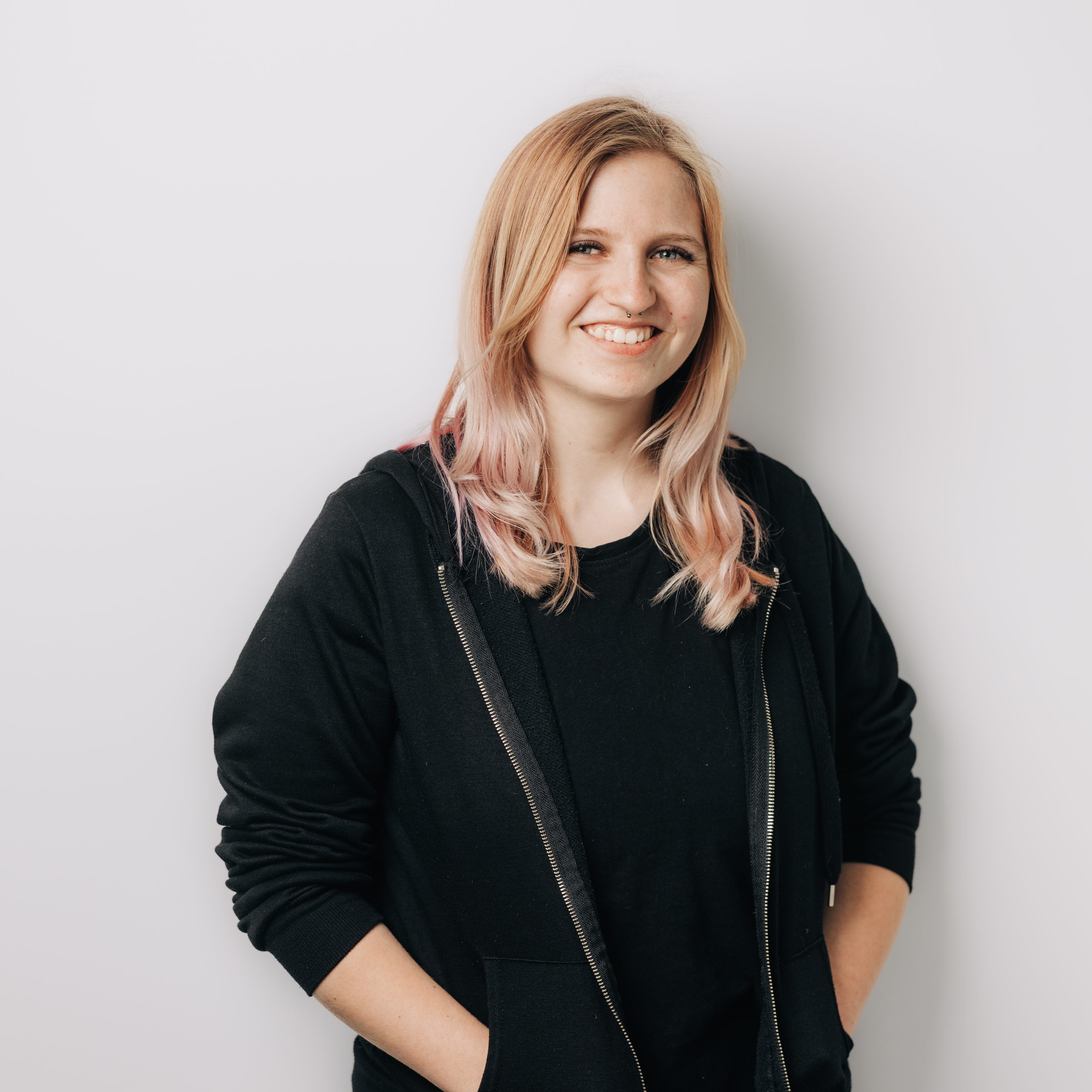 https://stage.haar-werk.ch/wp-content/uploads/2024/06/Jessica-Luethi-scaled.jpg