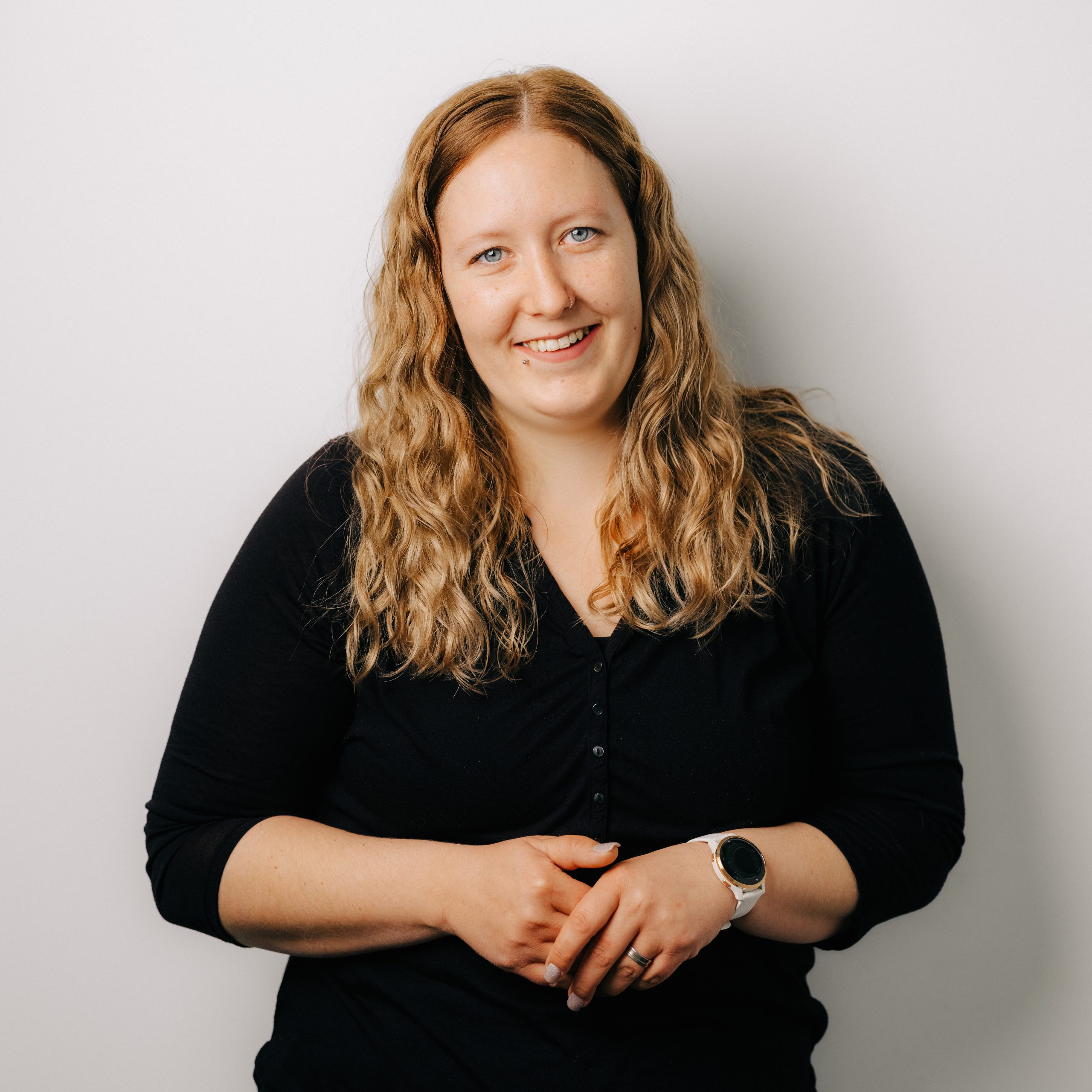 https://stage.haar-werk.ch/wp-content/uploads/2025/05/Nicole-Viller-Worb-1-scaled.jpg