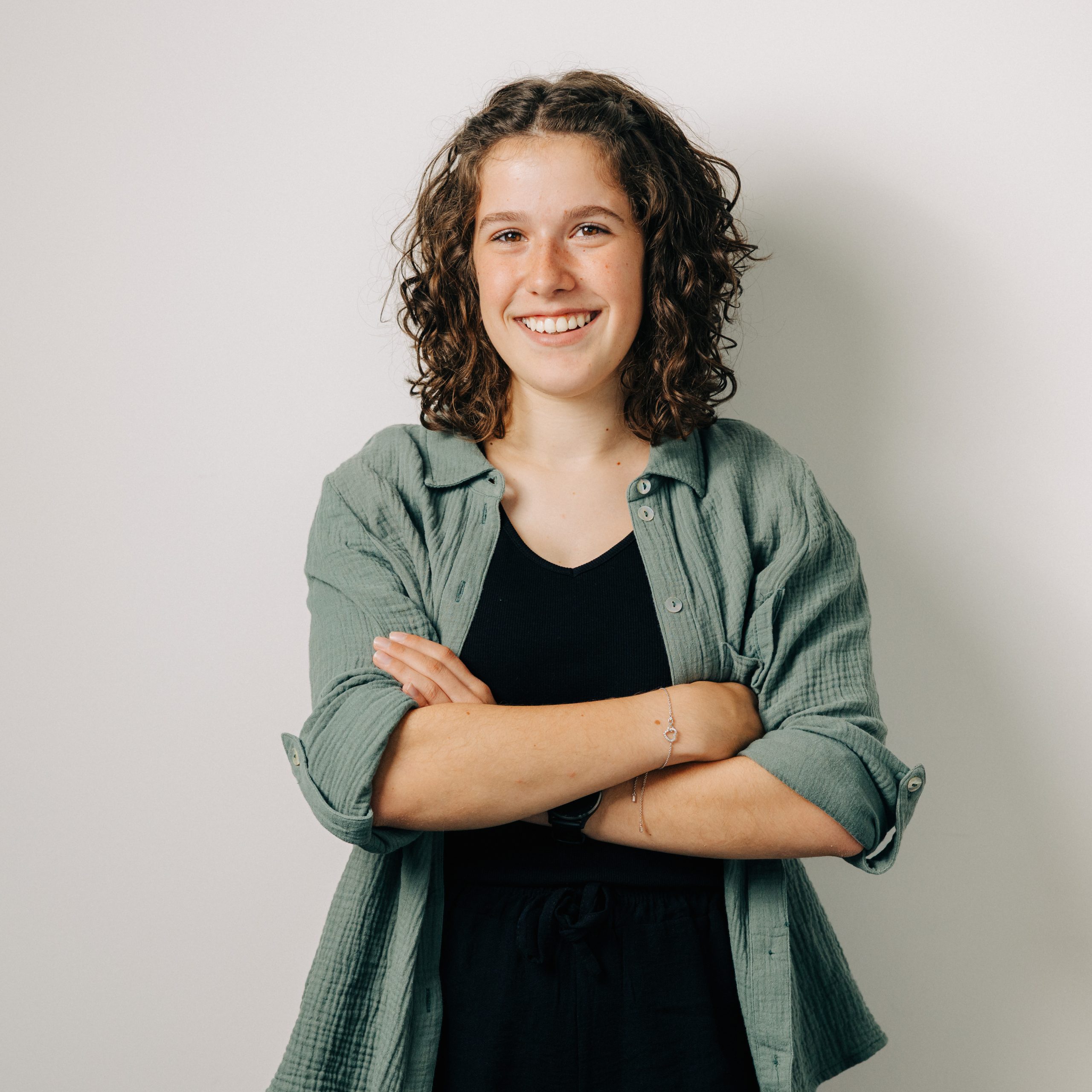 https://stage.haar-werk.ch/wp-content/uploads/2025/08/Frutiger-Mara_haar-werk-scaled.jpg