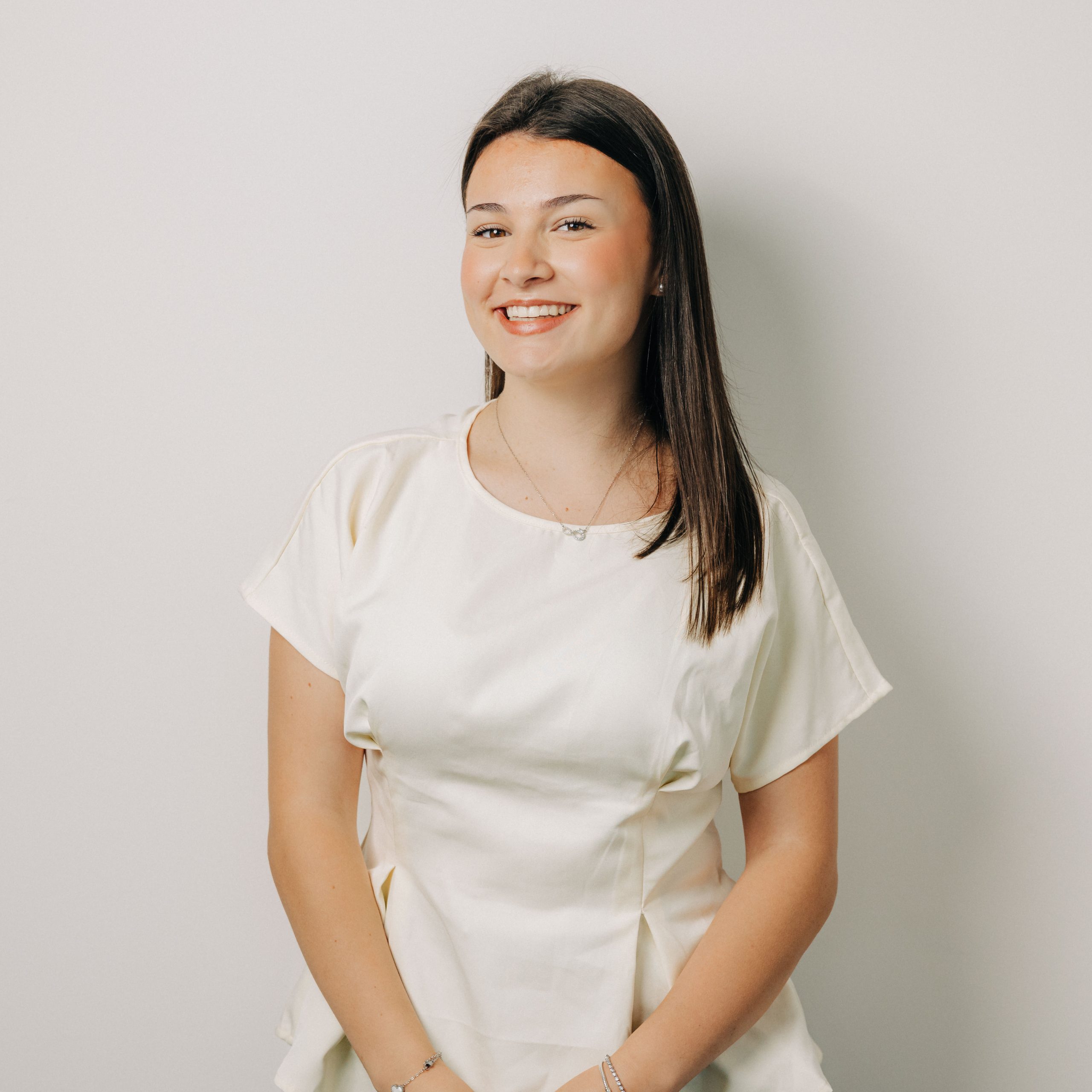 Zogu Alisa_haar-werk https://stage.haar-werk.ch/wp-content/uploads/2025/08/Zogu-Alisa_haar-werk-scaled.jpg