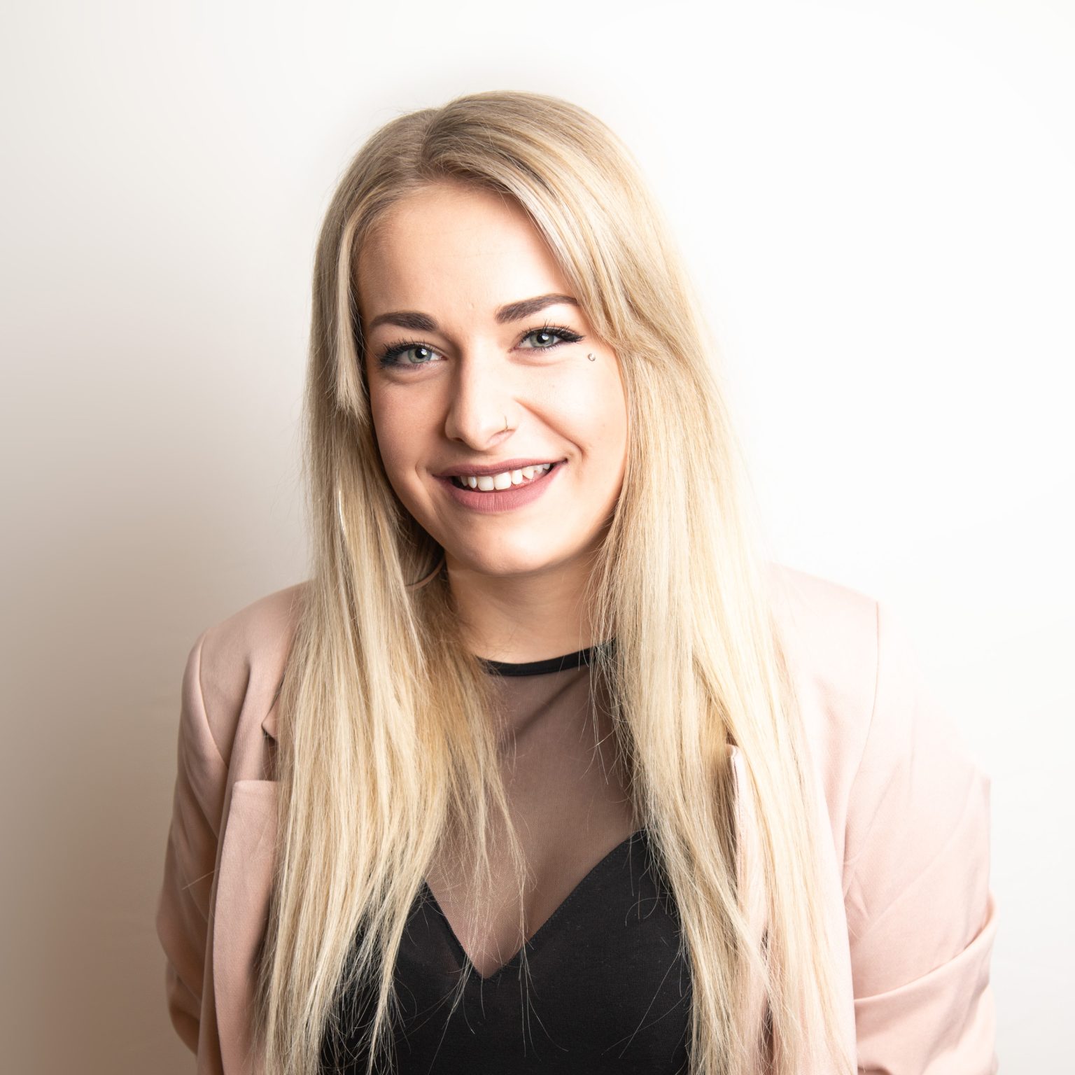 https://stage.haar-werk.ch/wp-content/uploads/2026/02/Ginette-Kleiner-1536x1536.jpg