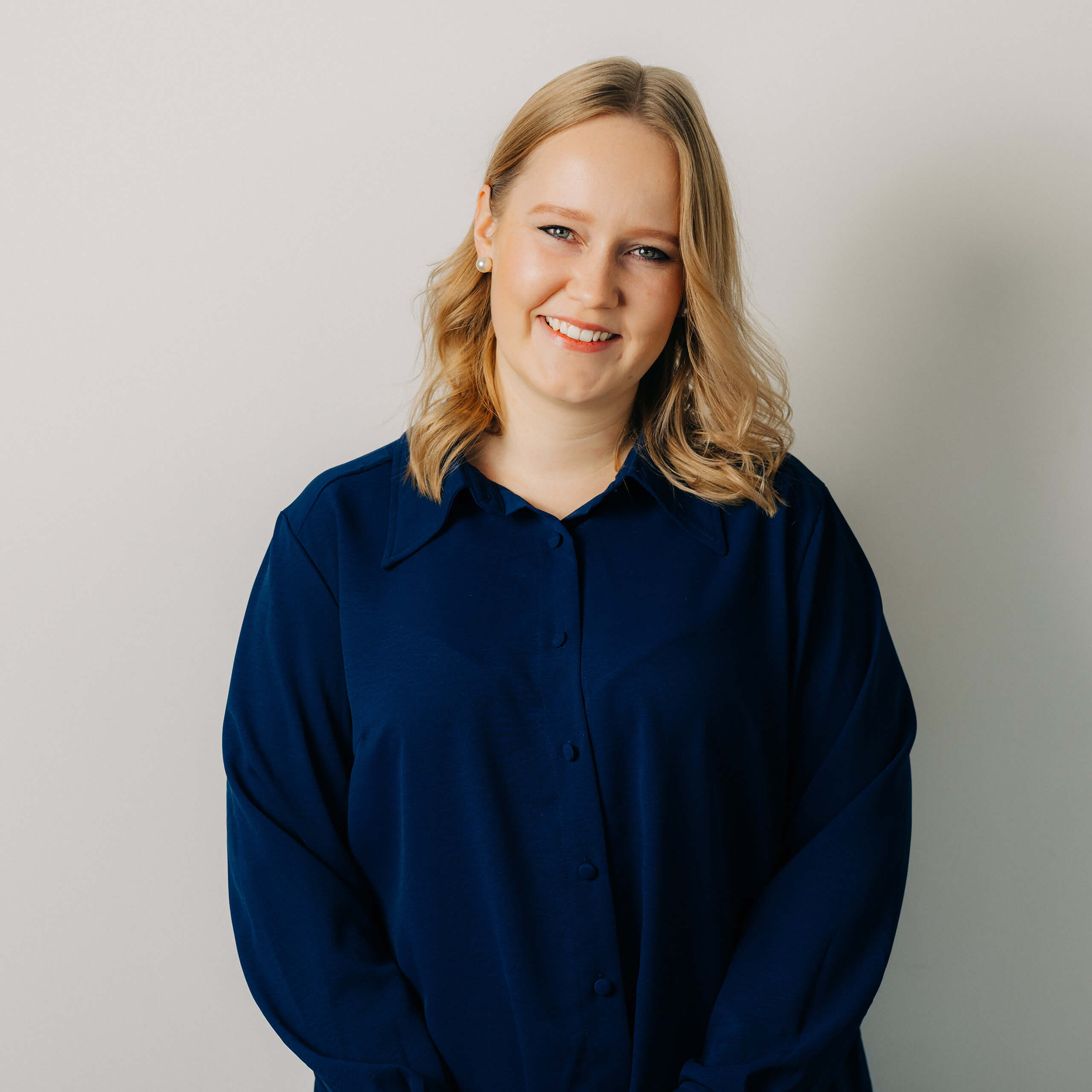 Janine-Luginbühl-(Thun-Strättligen) https://stage.haar-werk.ch/wp-content/uploads/2026/02/Janine-Luginbuehl-Thun-Straettligen.jpg